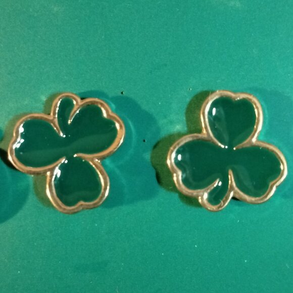 Gold Tone Green Shamrock Clover Earrings St Patricks Day - Picture 1 of 2